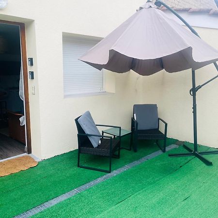 Le Petit Prince , Jolie Maisonnette Terrasse Netflix Parking Prive Jeux De Societe ブール・ガン・ブレス エクステリア 写真