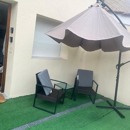 Le Petit Prince , Jolie Maisonnette Terrasse Netflix Parking Prive Jeux De Societe ブール・ガン・ブレス エクステリア 写真